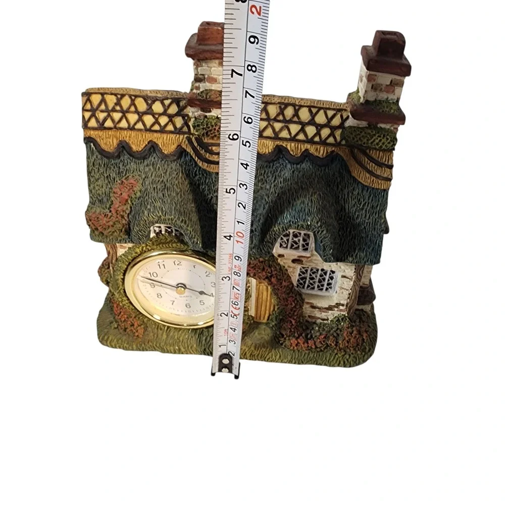 Charming Cottage‎ House Quartz Clock Decorative Tabletop Accent